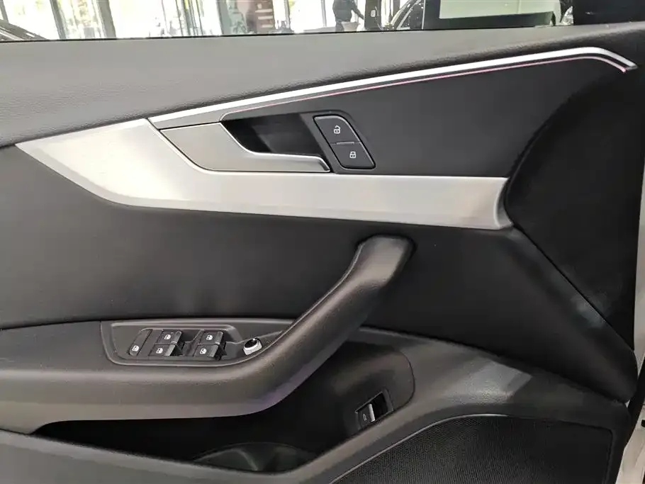 Audi A4L 2021 из CN, фото 7