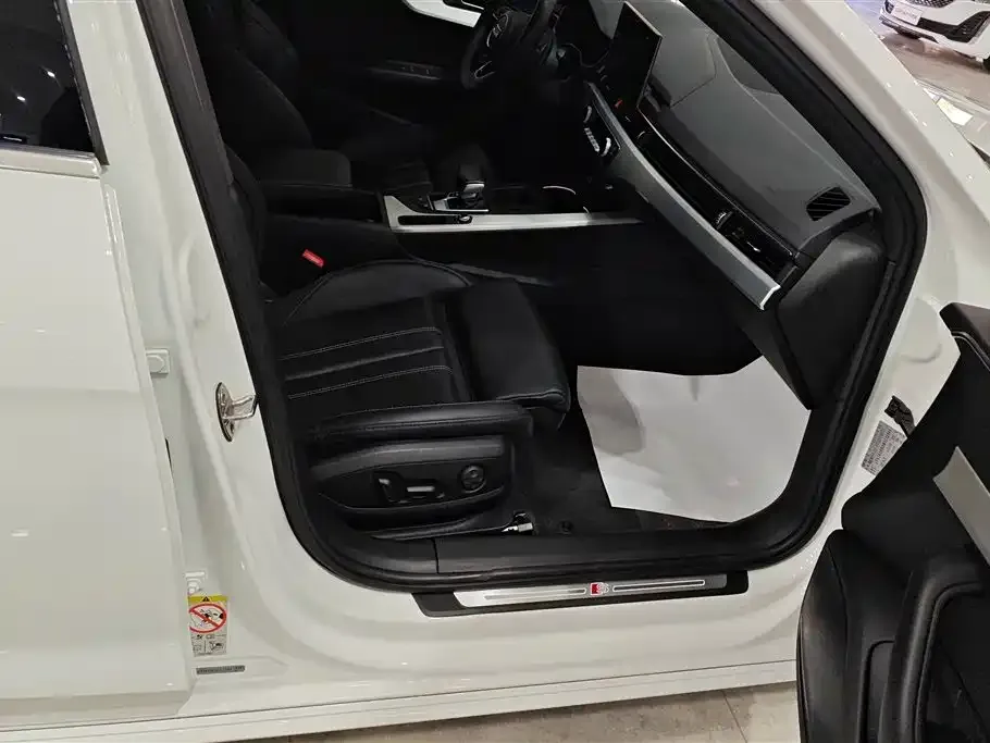 Audi A4L 2021 из CN, фото 6