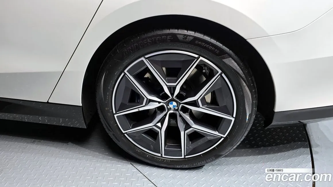 BMW 5-Series 2025 из KR, фото 5
