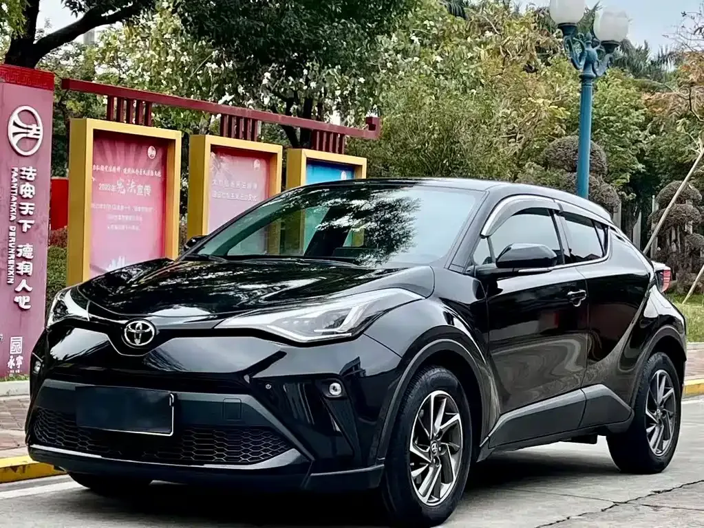 Toyota C-HR — фото 1