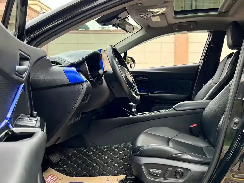 Toyota C-HR — фото 9