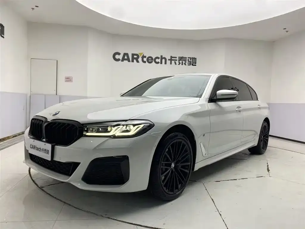 BMW 5 Series — фото 1