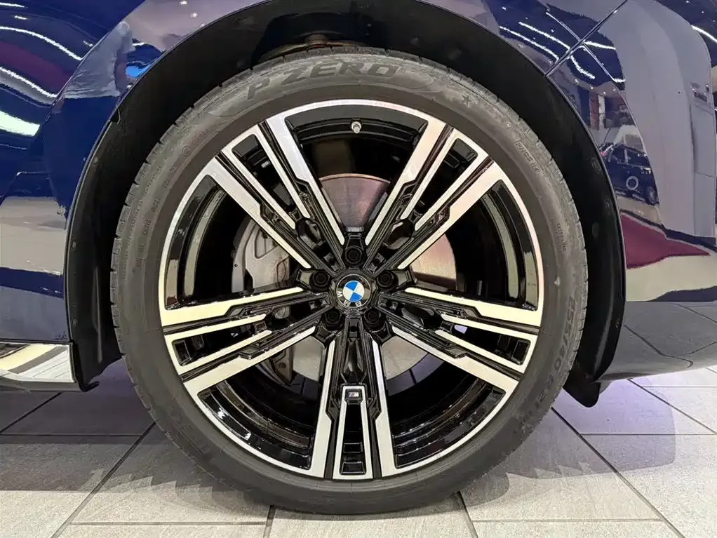 BMW 7 Series 2025 из CN, фото 9