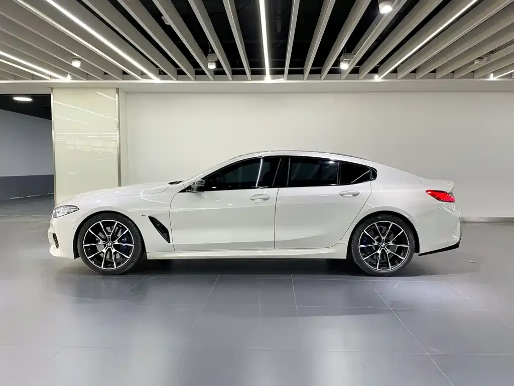 BMW 8 Series — фото 4