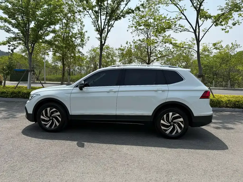 Volkswagen Tiguan L 2024 из CN, фото 6