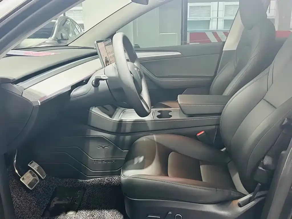 Tesla Model Y — фото 9