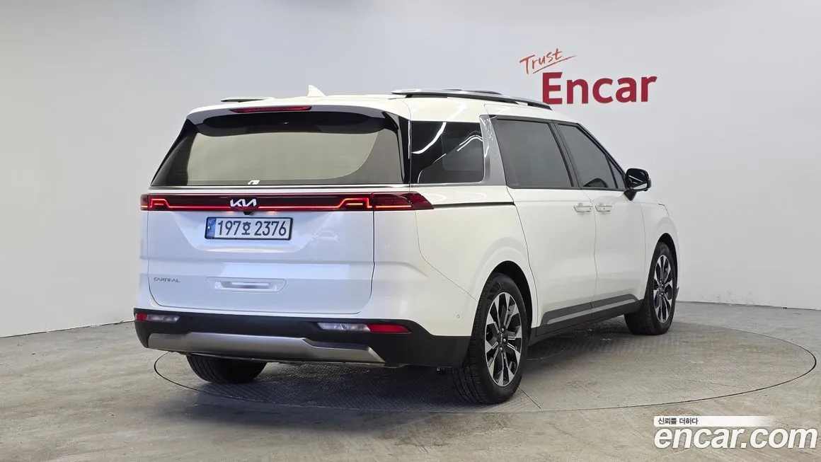 Kia Carnival — фото 10