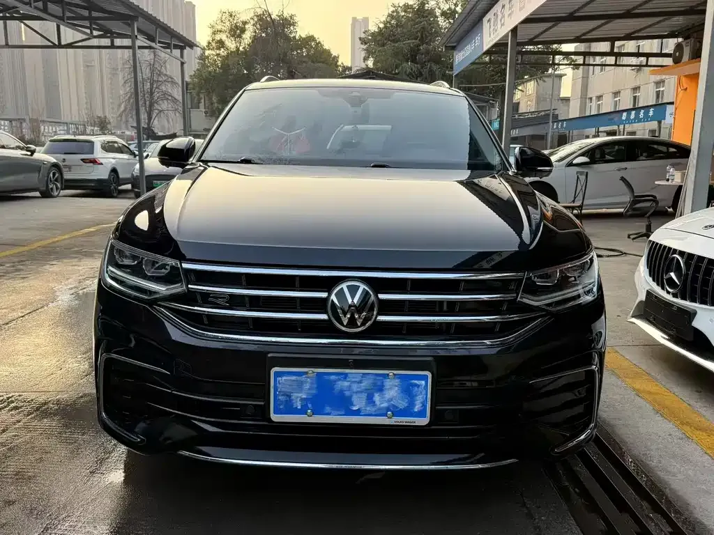 Volkswagen Tiguan L — фото 2