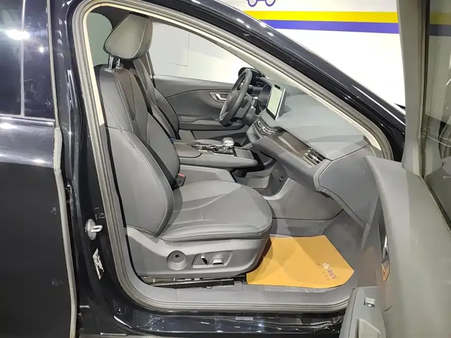 Hongqi E-QM5 2023 из CN, фото 7