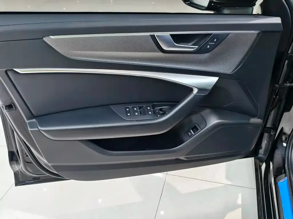 Audi A6L 2021 из CN, фото 2