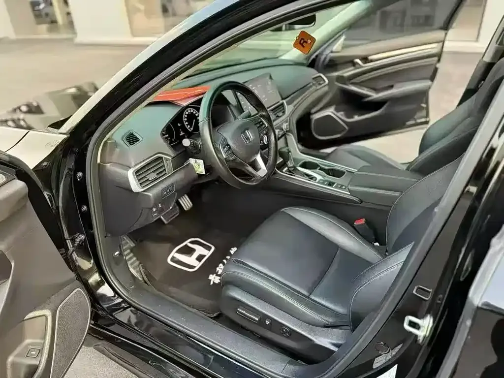 Honda Accord — фото 8