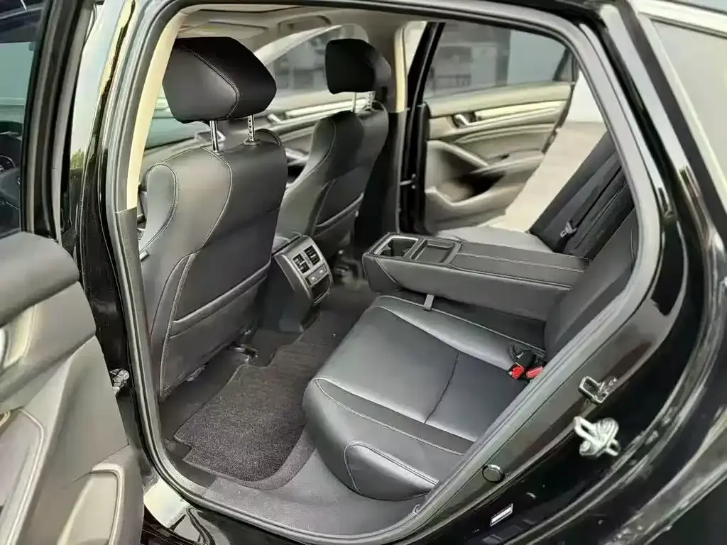 Honda Accord — фото 7