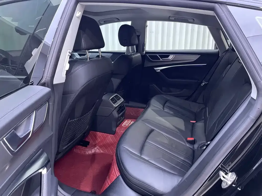 Audi A7 2023 из CN, фото 4