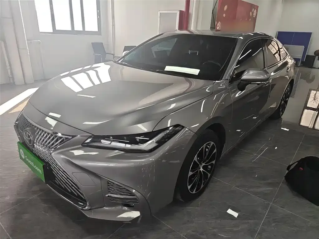 Toyota Avalon — фото 1