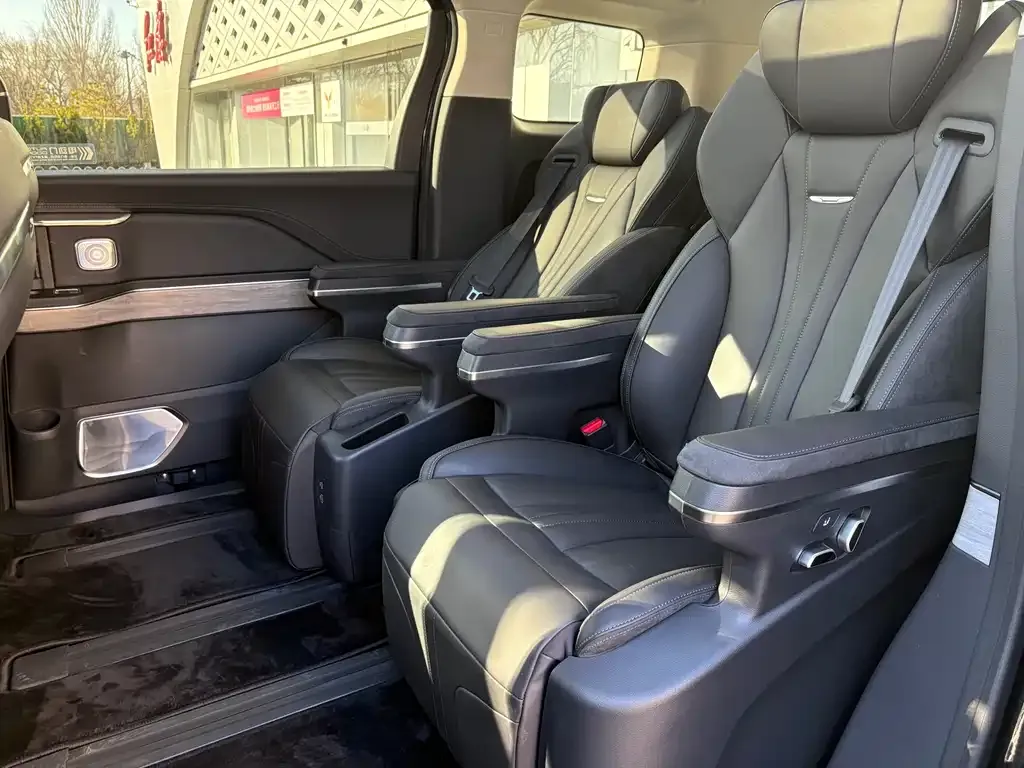 Hongqi HQ9 PHEV 2024 из CN, фото 3