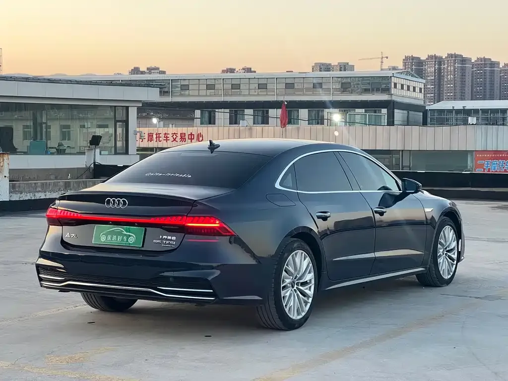 Audi A7L 2023 из CN, фото 10