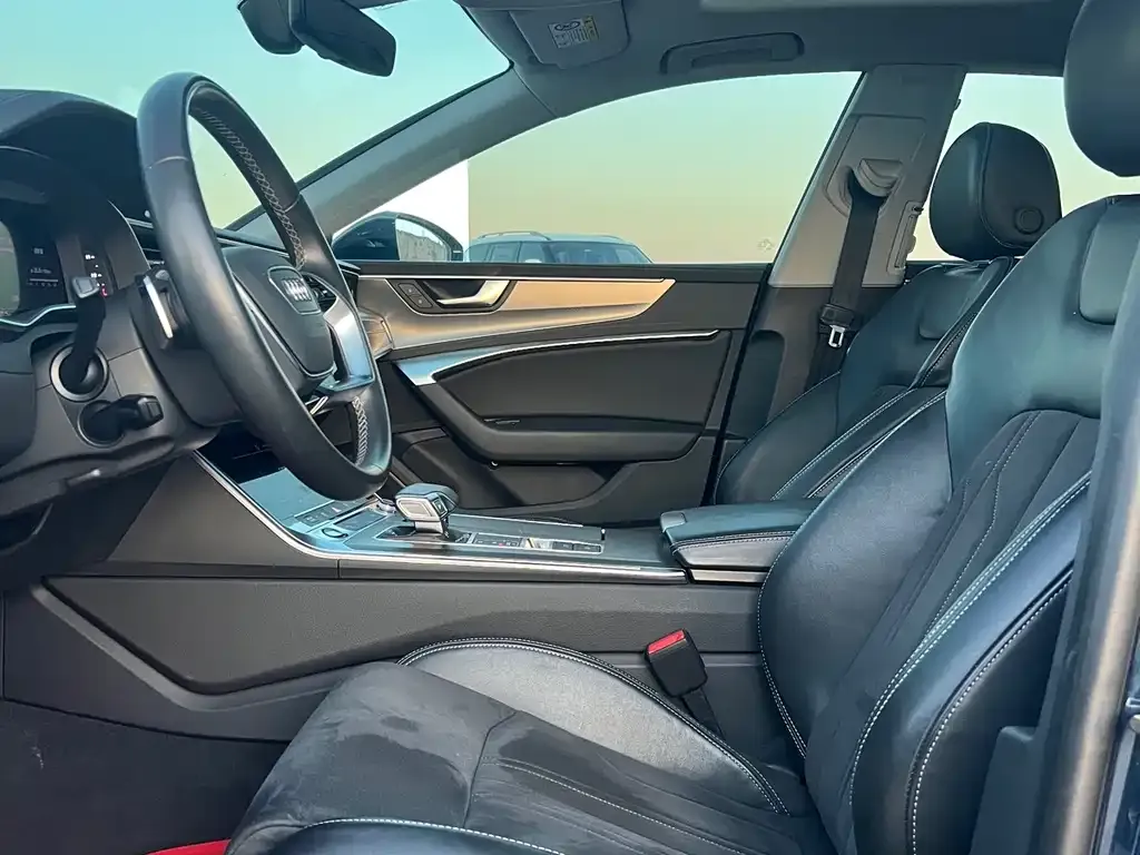 Audi A7L 2023 из CN, фото 2