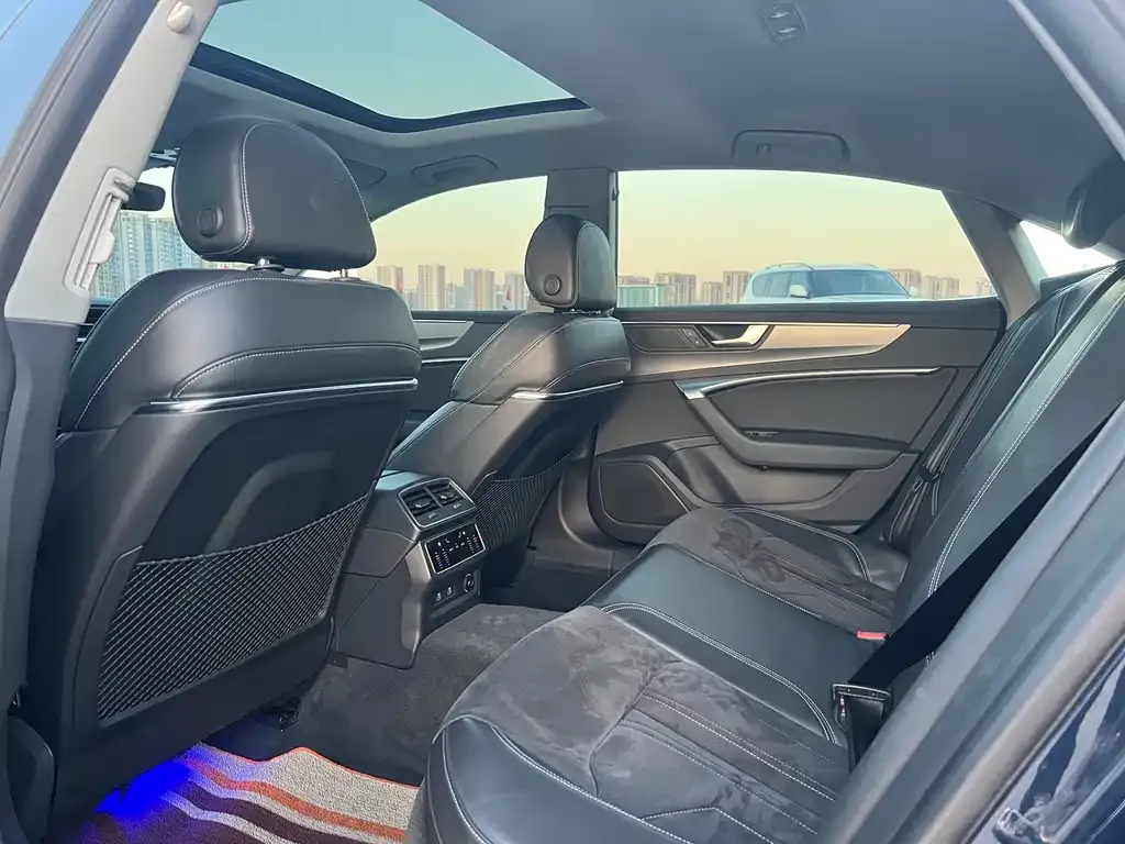 Audi A7L 2023 из CN, фото 6