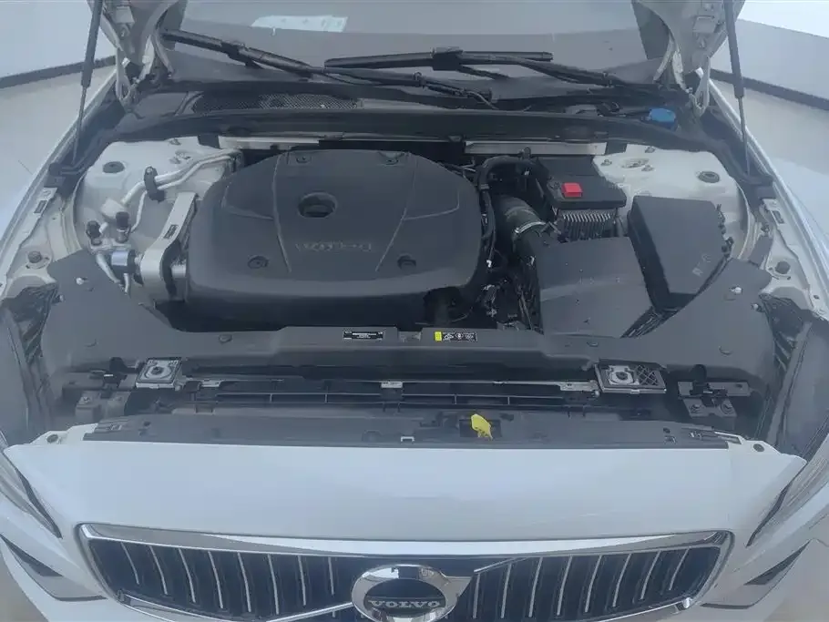 Volvo S60 2021 из CN, фото 4