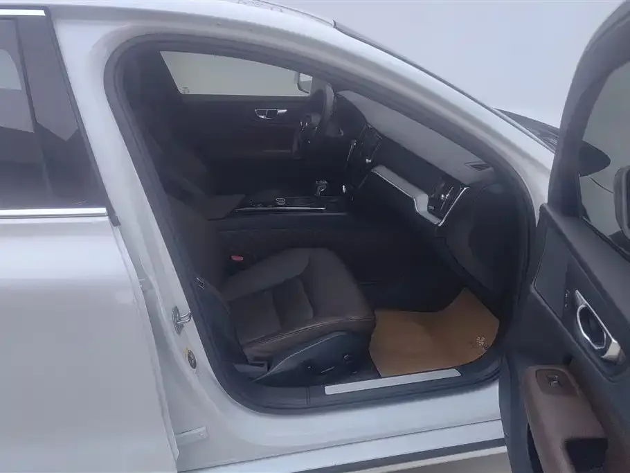 Volvo S60 2021 из CN, фото 8
