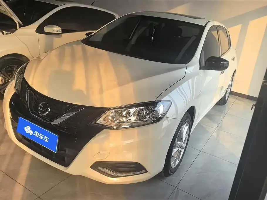 Nissan Tiida — фото 1