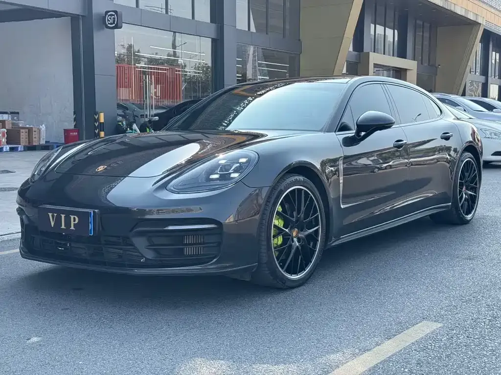 Porsche Panamera — фото 1