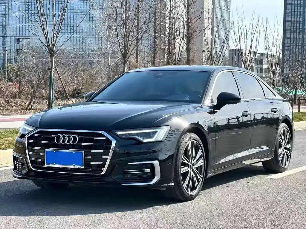 Audi A6L — фото 1