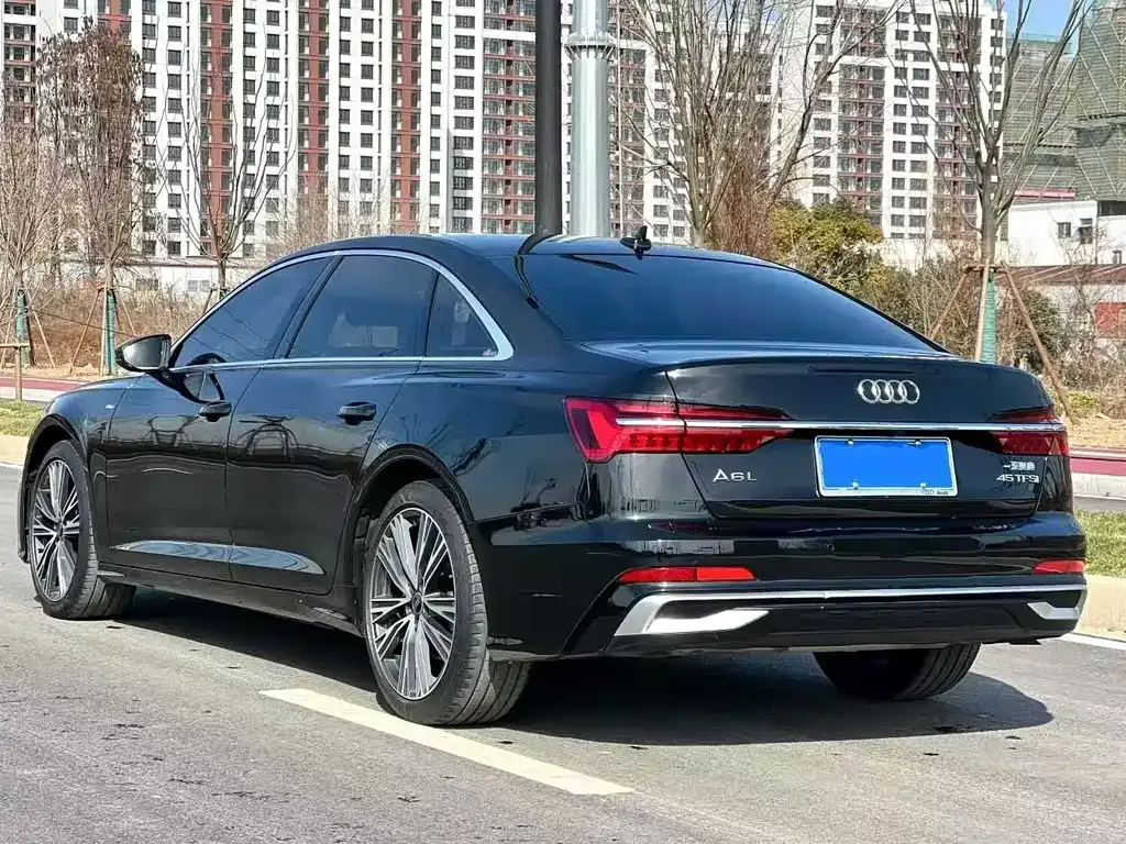 Audi A6L — фото 9