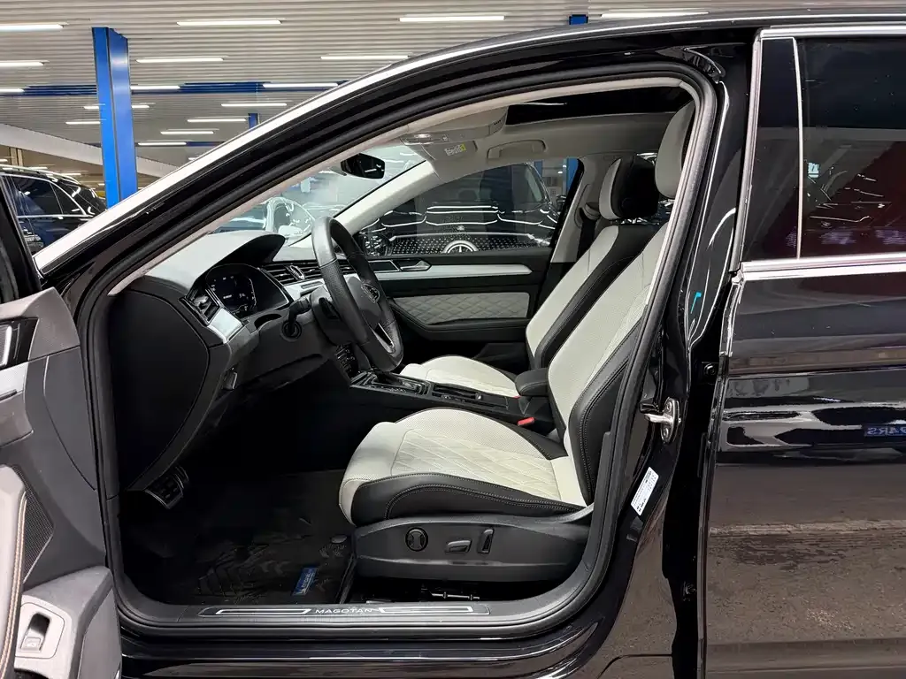 Volkswagen Magotan 2023 из CN, фото 3