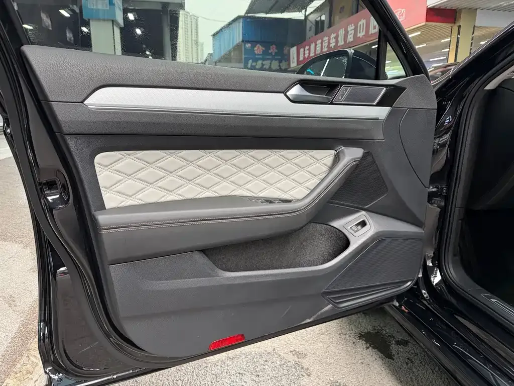 Volkswagen Magotan 2023 из CN, фото 8