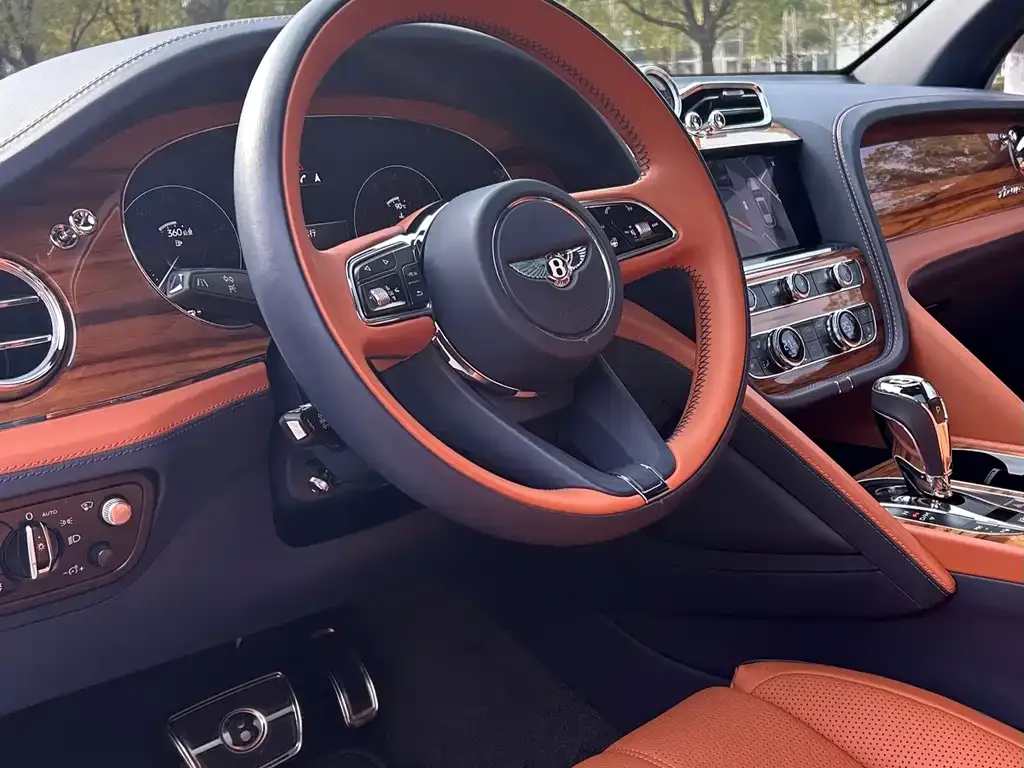 Bentley Bentayga 2024 из CN, фото 2