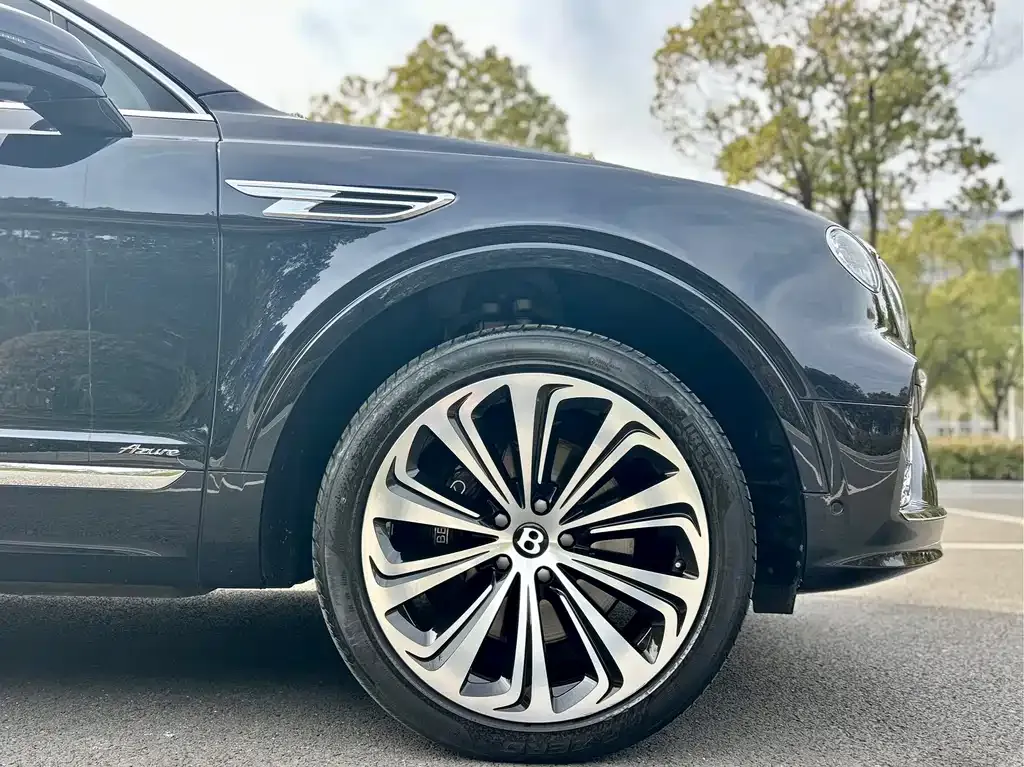 Bentley Bentayga 2024 из CN, фото 7