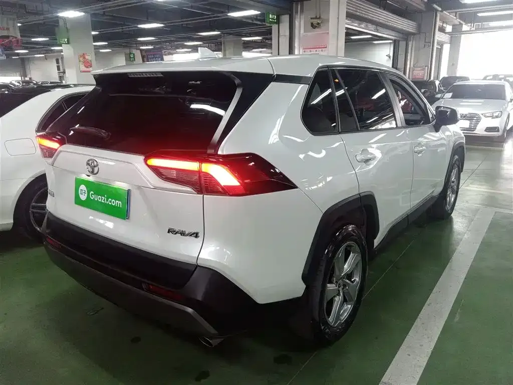 Toyota RAV4 2023 из CN, фото 10