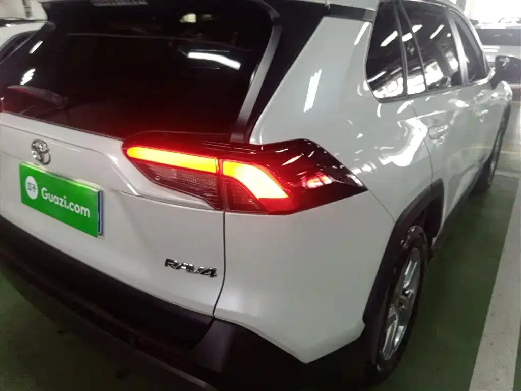 Toyota RAV4 2023 из CN, фото 5