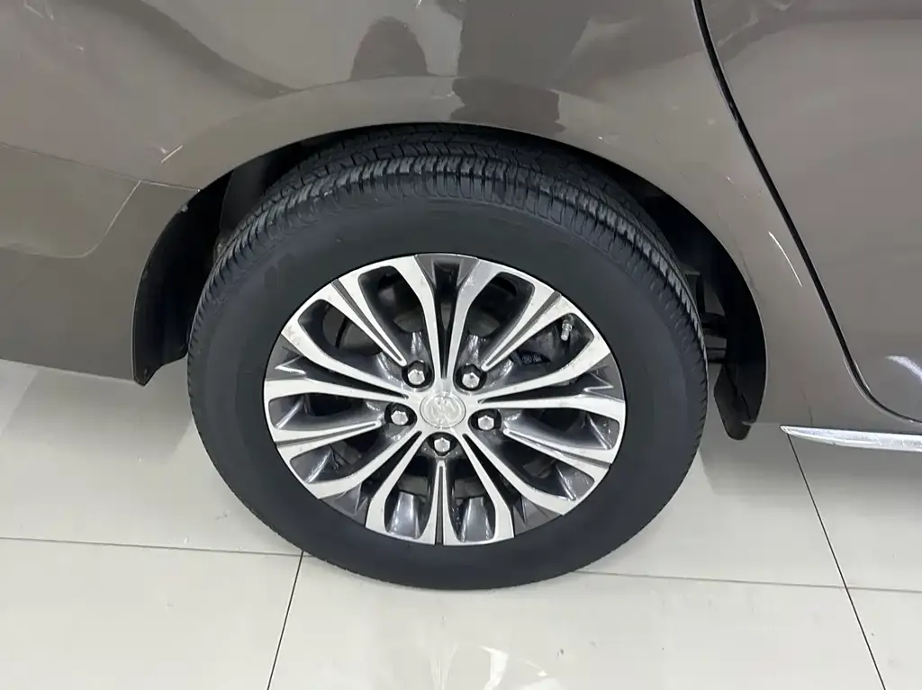 Buick GL8 2023 из CN, фото 3