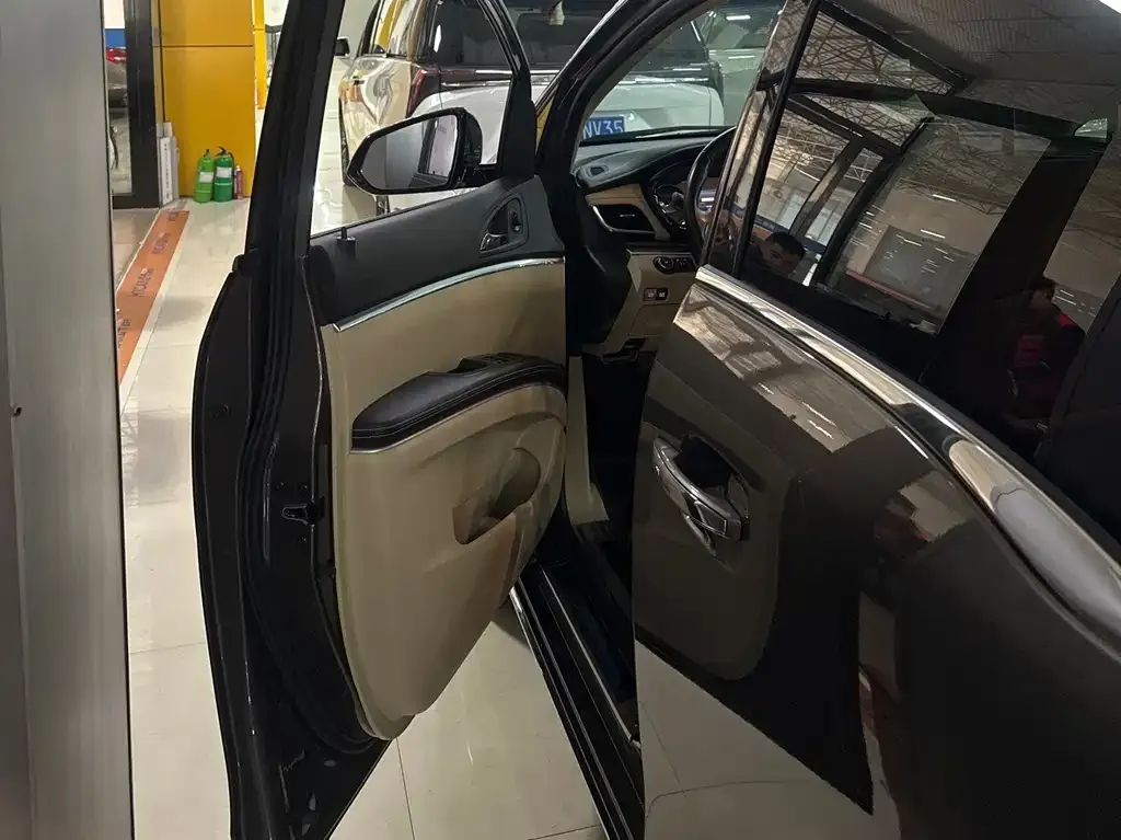 Buick GL8 2023 из CN, фото 2