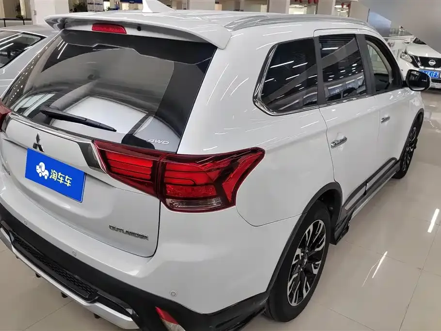 Mitsubishi Outlander 2021 из CN, фото 9