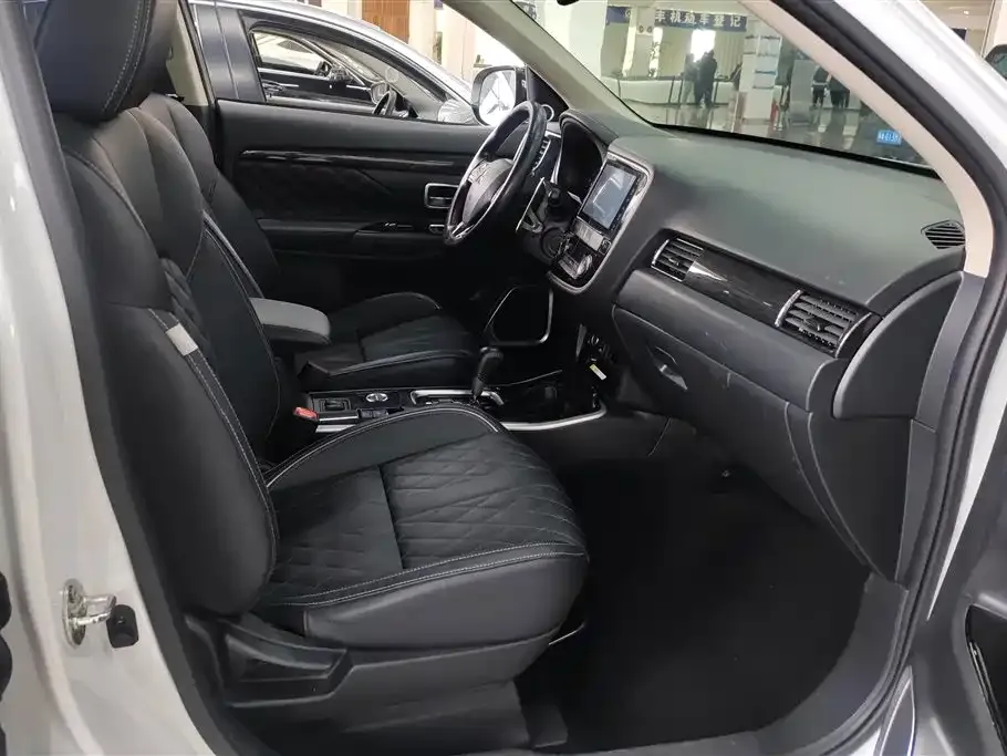 Mitsubishi Outlander 2021 из CN, фото 10