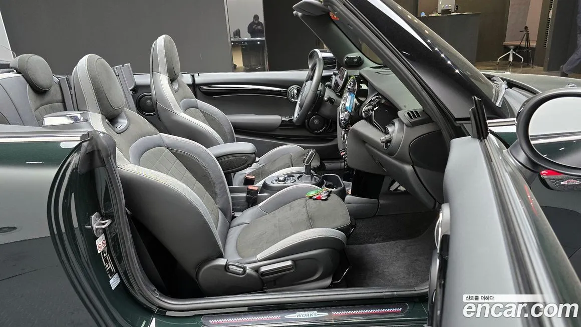 Mini Cooper Convertible 2024 из KR, фото 8