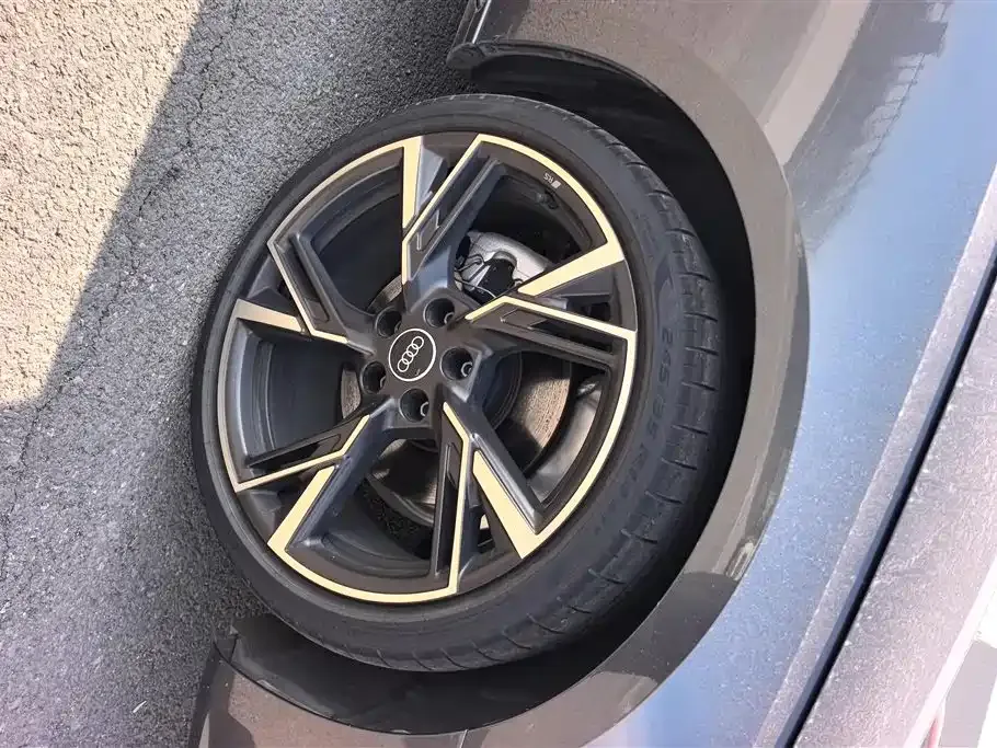 Audi A4L 2024 из CN, фото 8