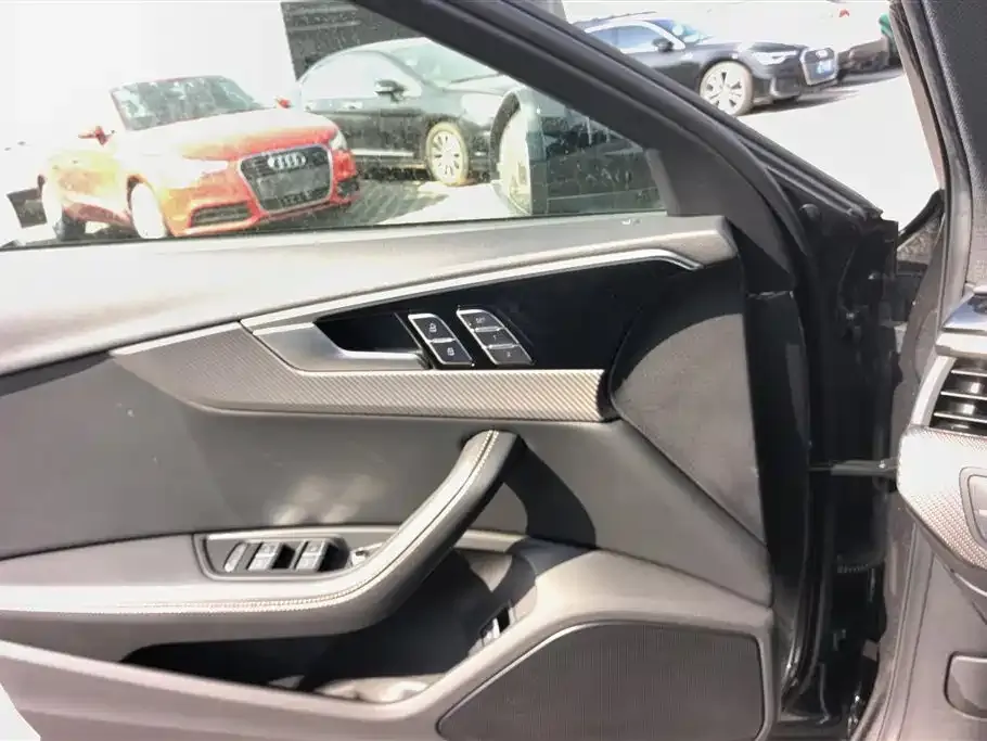 Audi A4L 2024 из CN, фото 4