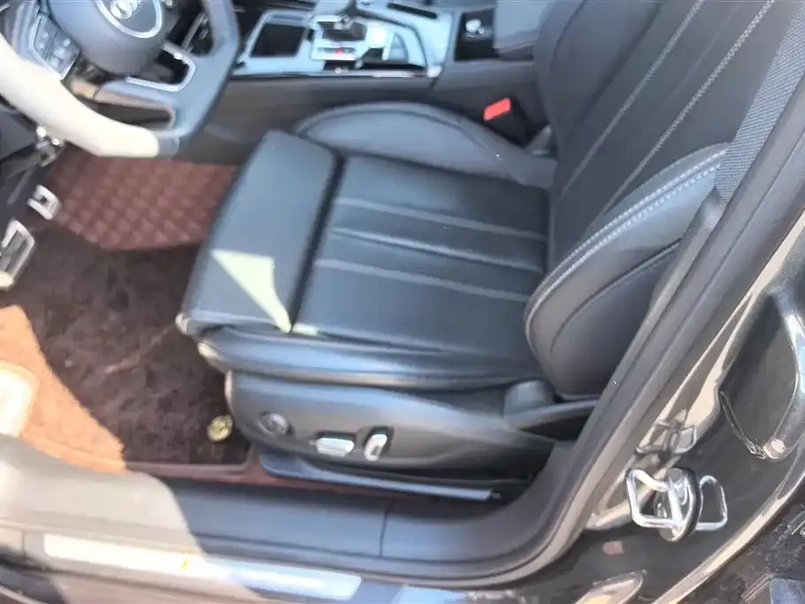 Audi A4L 2024 из CN, фото 2