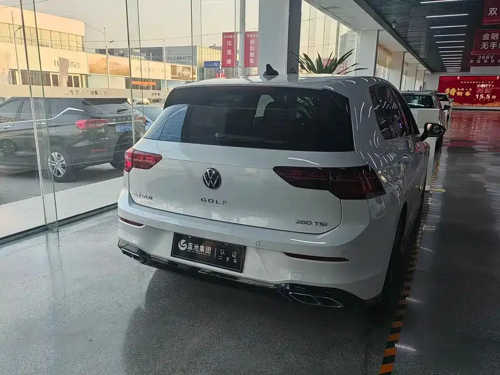 Volkswagen Golf 2024 из CN, фото 8