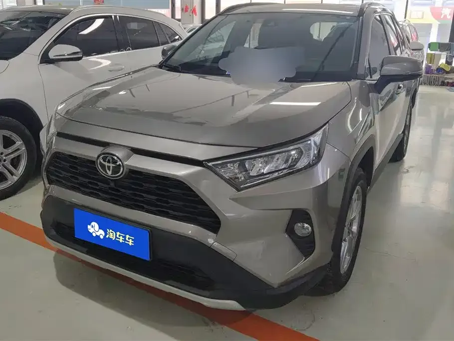 Toyota RAV4 2023 из CN, фото 1