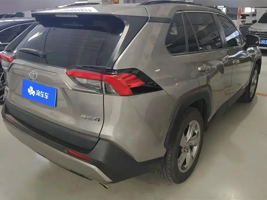 Toyota RAV4 2023 из CN, фото 3