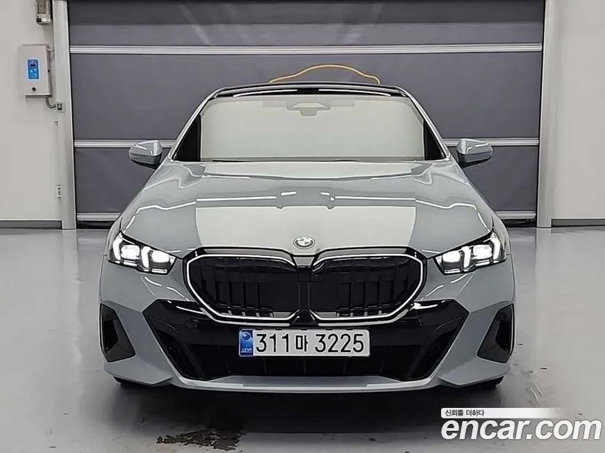 BMW 5-Series — фото 1