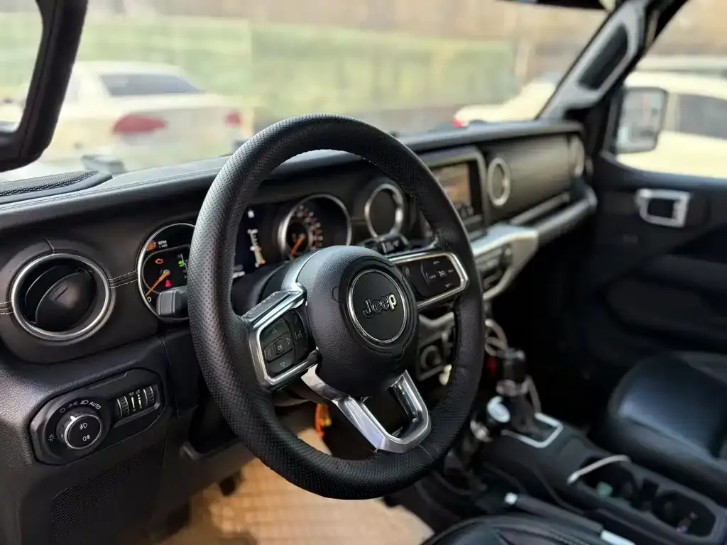 Jeep Wrangler — фото 2