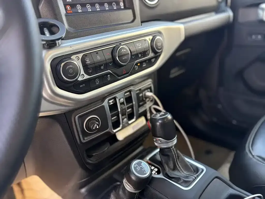 Jeep Wrangler — фото 3