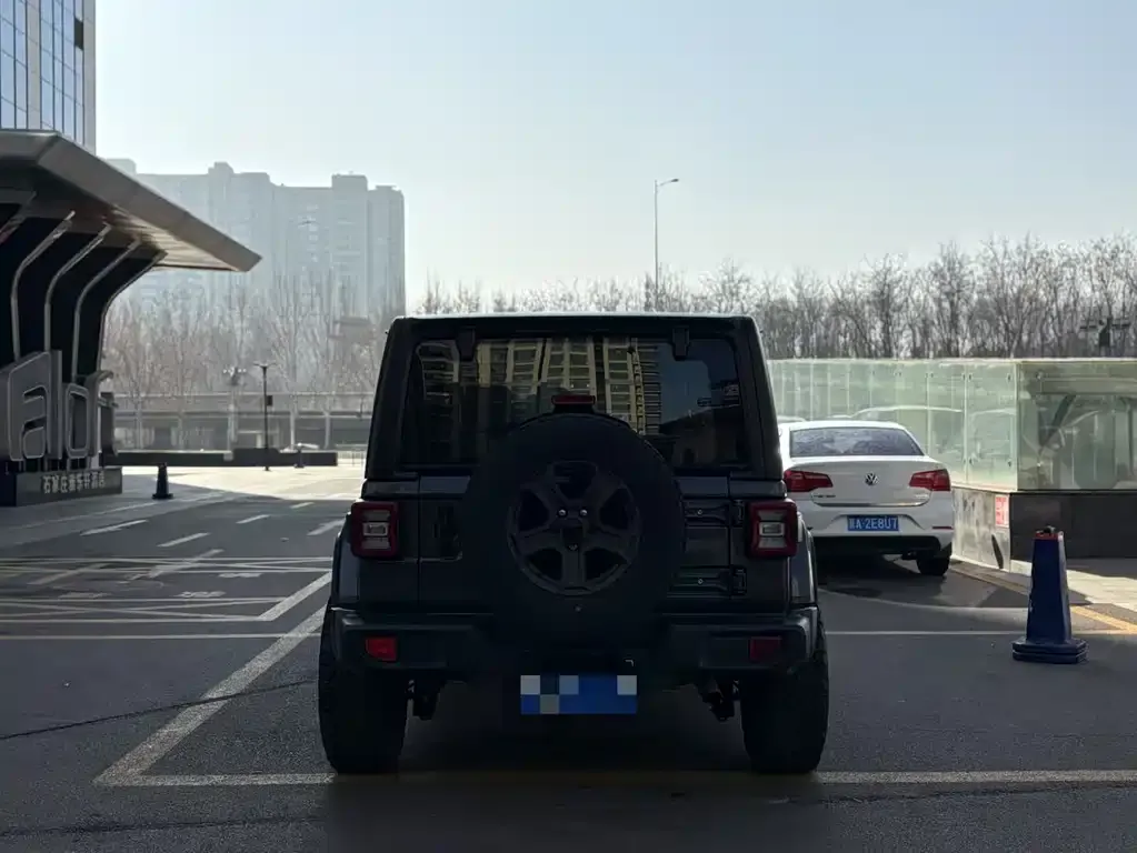 Jeep Wrangler — фото 8