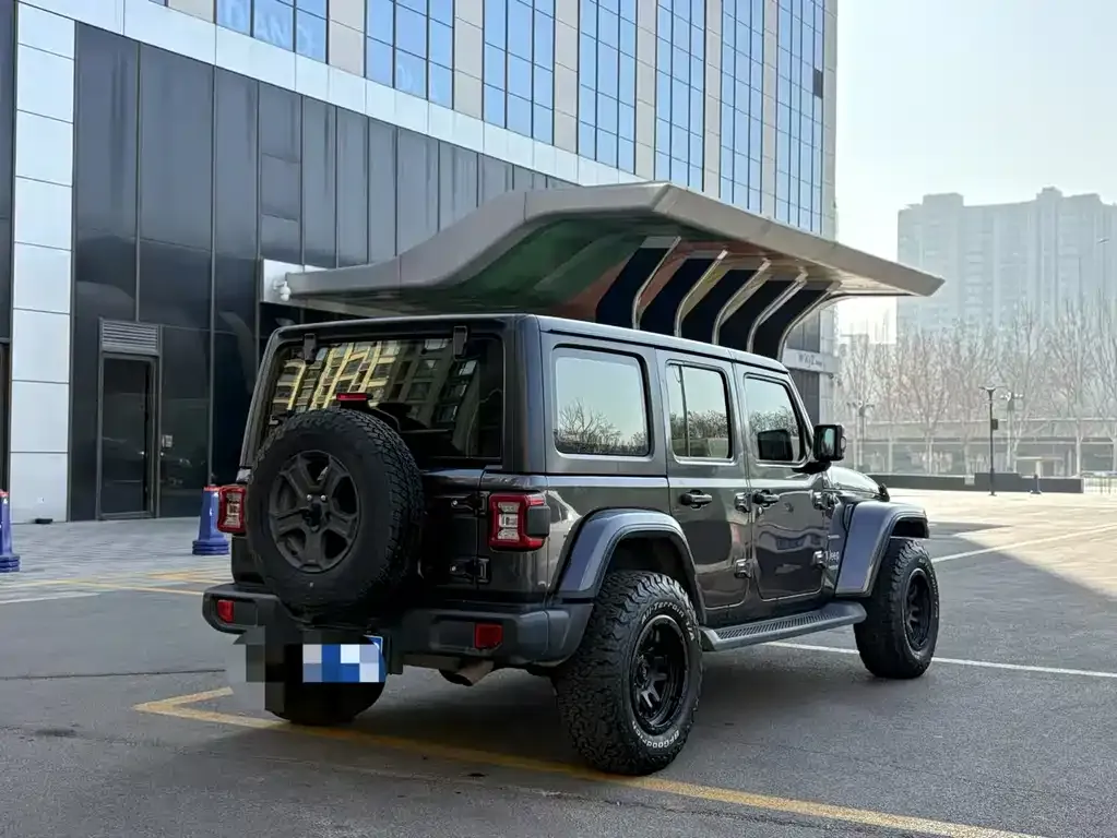 Jeep Wrangler — фото 7